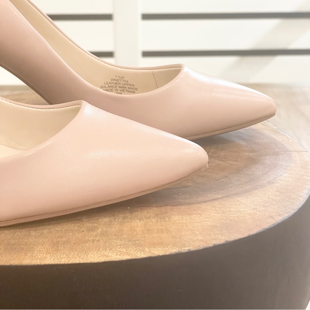 7.5 10 NINE WEST light tan blush neutral, leather pointed toe heels - Picture 2 of 10